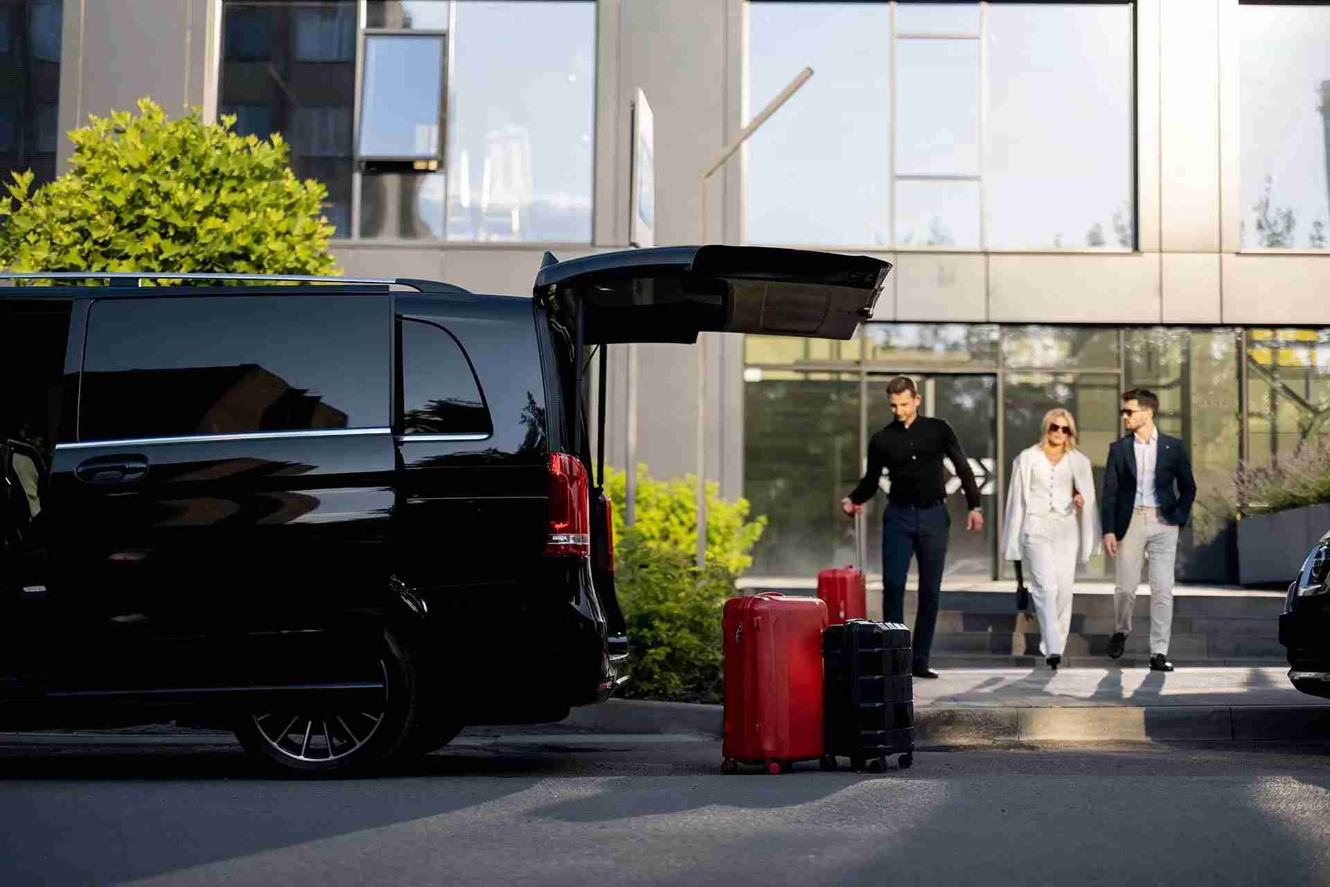 Transfer, Budapest, Hungary, Taxi, Minibus, Transportation, Car, Rental, Driver, Budapest to Vienna, Vienna to Budapest, Budapest to Zagreb, Zagreb to Budapest, Budapest to, Prague, Krakow, Salzburg, Zagreb, Ljubljana, Belgrade, Sarajevo, Hotel Budapest